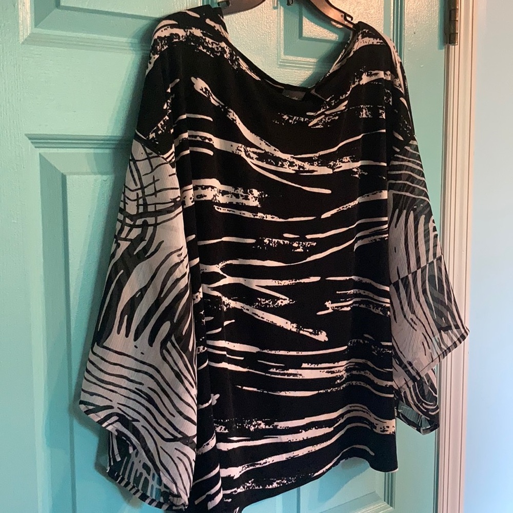 Woman’s Chico travelers top.